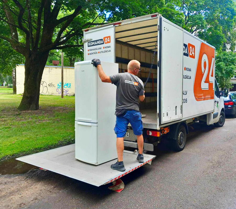 Nolietotās sadzīves tehnikas un mēbeļu izvešana bez piepūles: kur meklēt palīdzību?